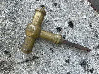 Gammelt messing dørhåndtag