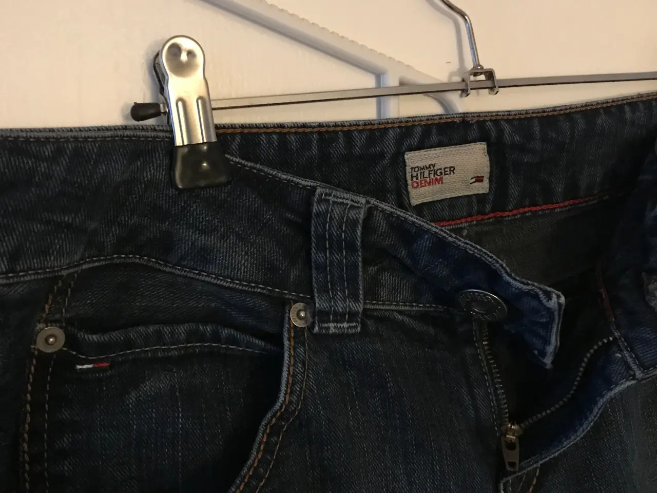 Billede 4 - Som nye: Tommy Hilfiger cowboybukser