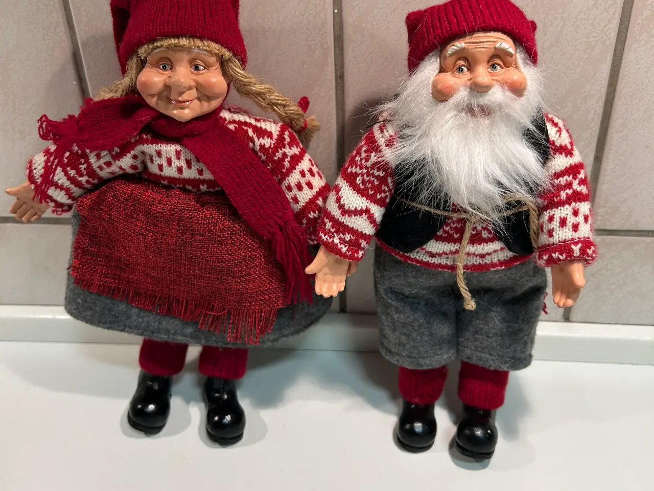 Billede 1 - Nisse par i strik trøjer.
