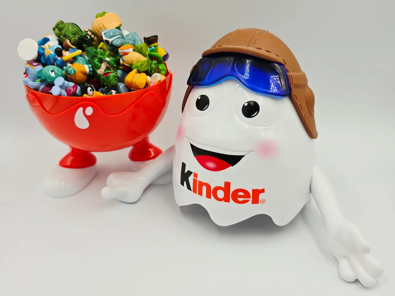 Billede 1 - Stort Kinder æg med 50 figurer