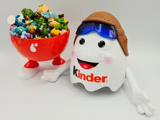 Stort Kinder æg med 50 figurer