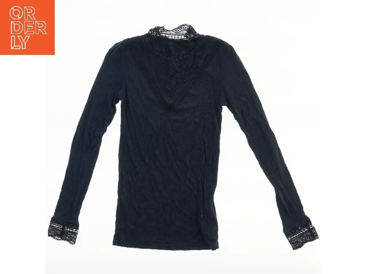 Billede 1 - Bluse med blonde fra Name It (str. 134)