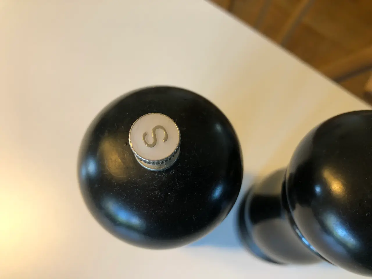 Billede 5 - Salt og peber kværn i sort træ.
