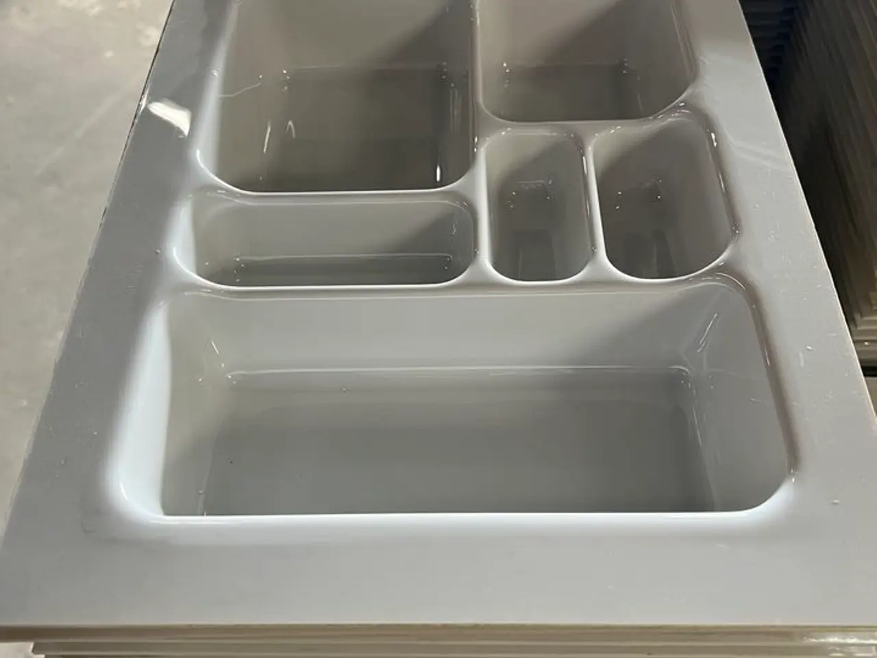 Billede 4 - Diverse bestik bakker med ca. mål