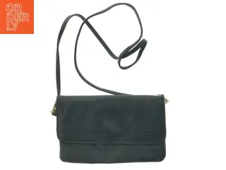 Sort Crossbody skuldertaske i blød glat læder med aftagelig og indstillelig rem (str. 22 x 14 cm)