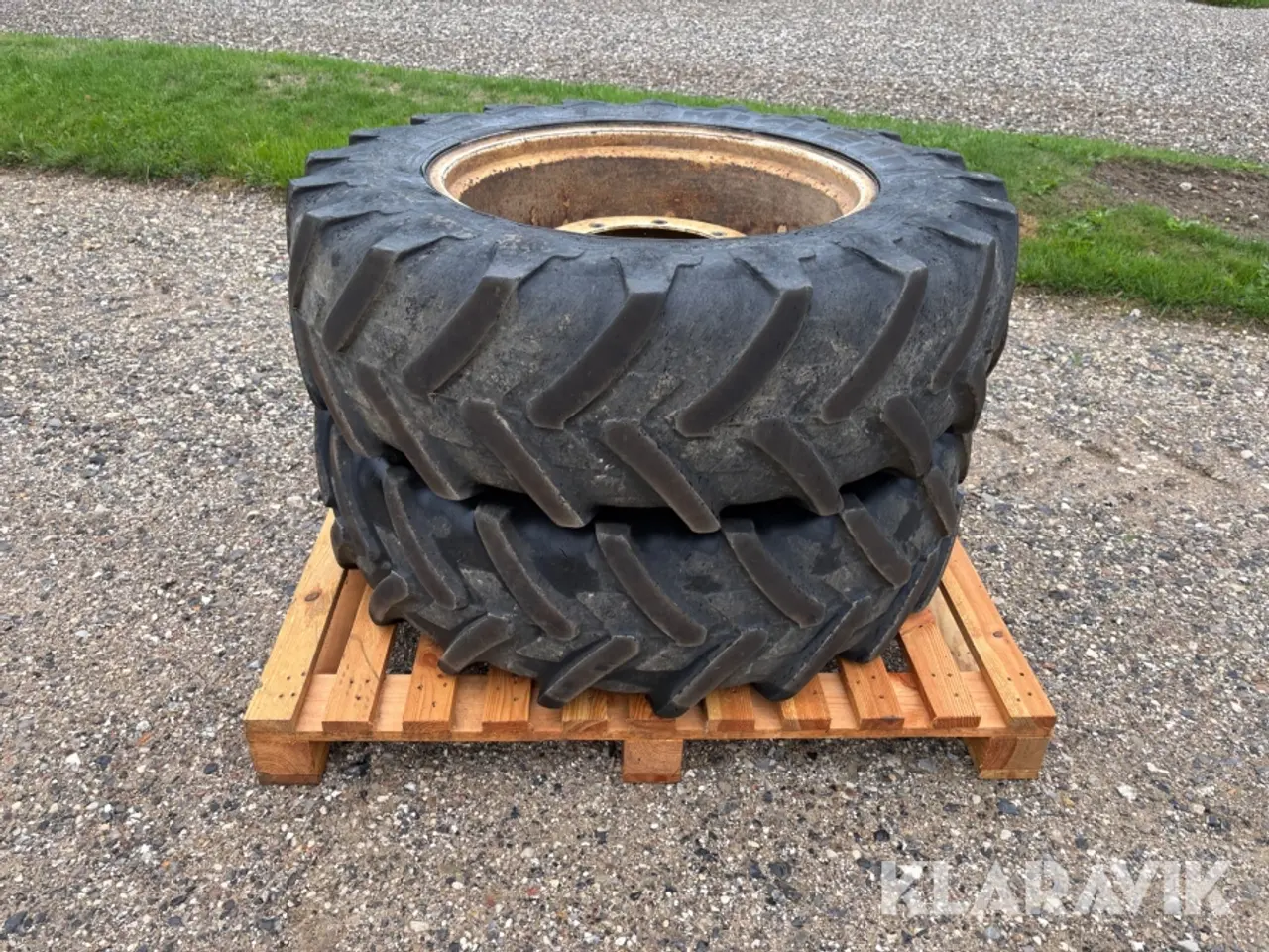 Billede 2 - Traktorhjul New Holland M115 - Forhjul 2 styk