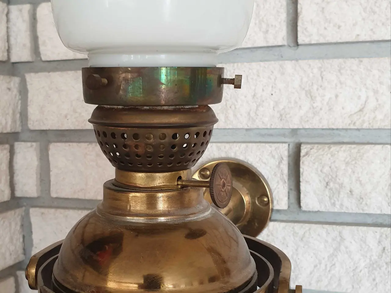 Billede 2 - Petroleumslampe, messing og glas