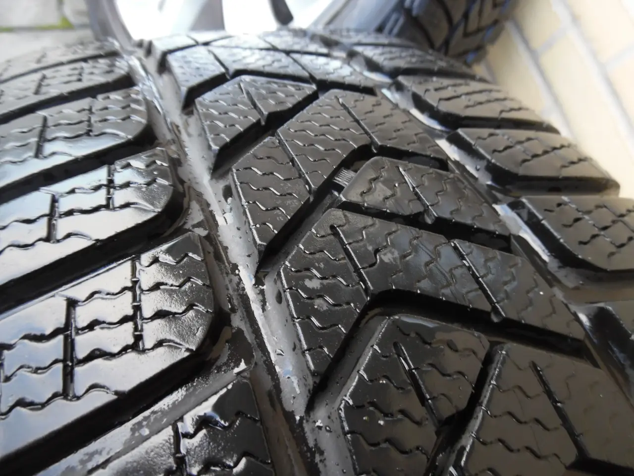 Billede 2 - Volvo V60 alufælge m. Pirelli vinterdæk