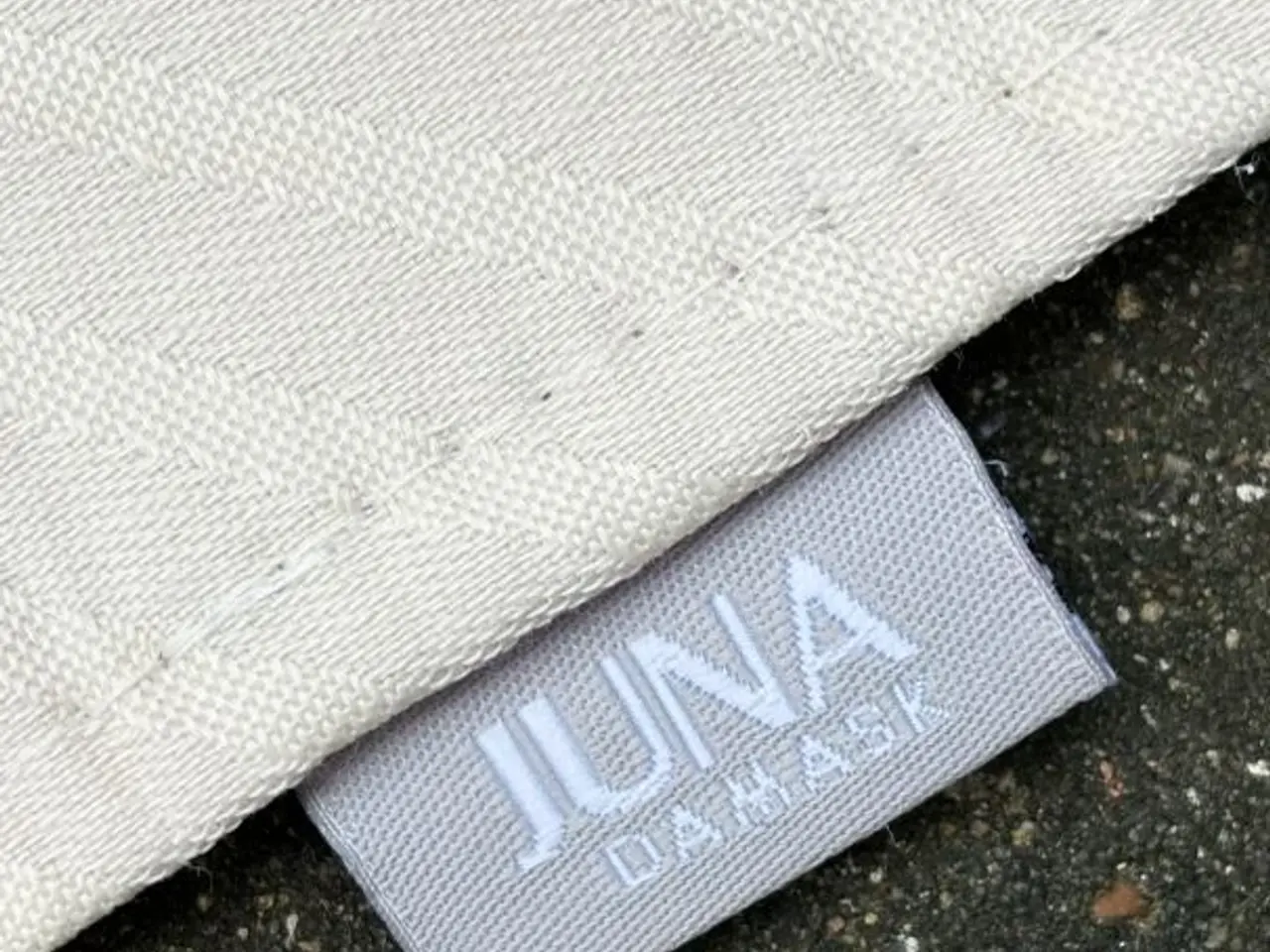 Billede 2 - Beige damask-dug fra Juna-damask