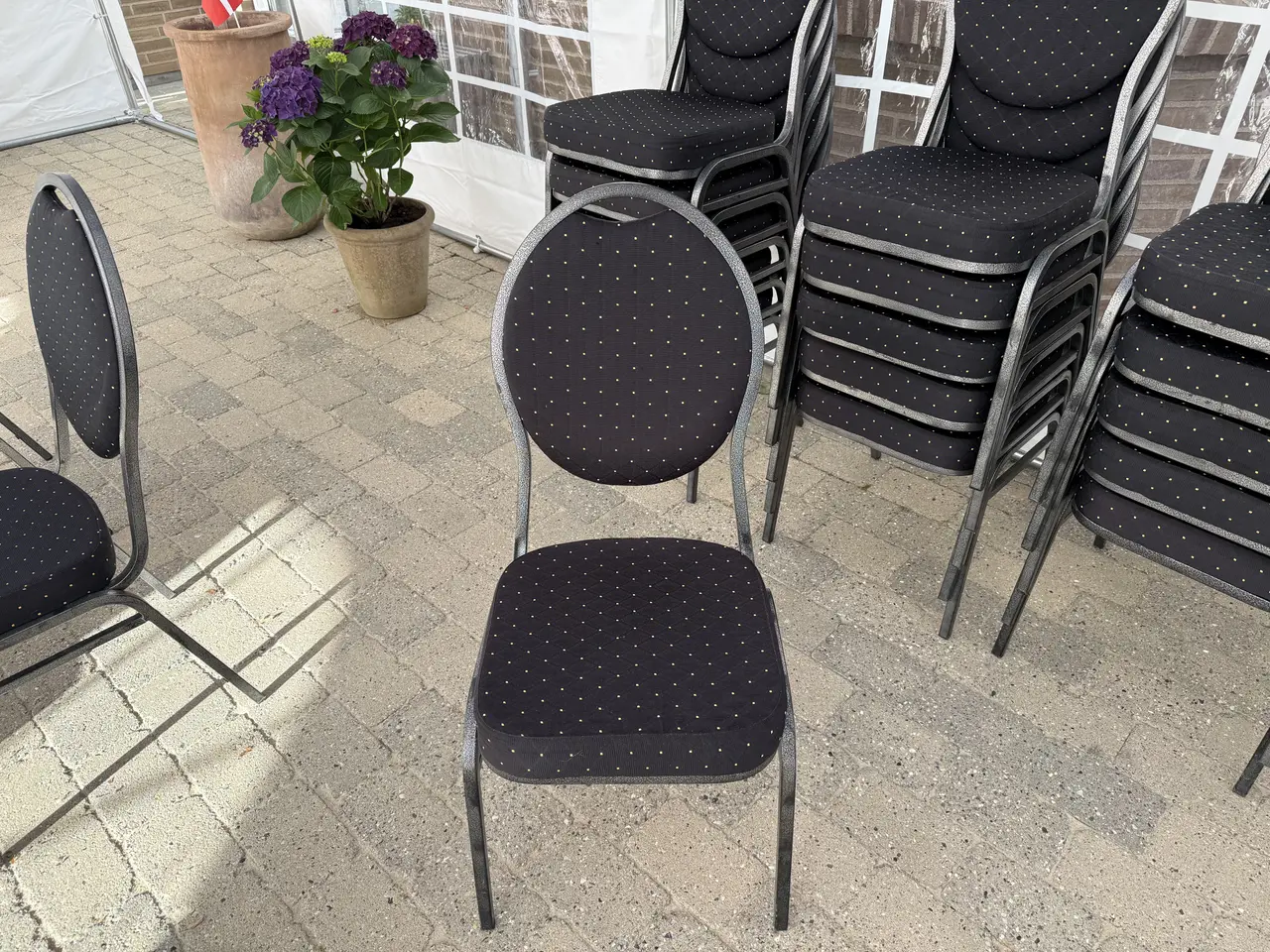 Billede 5 - Partytelt 6x12m inkl. 30 stole og 10 borde.