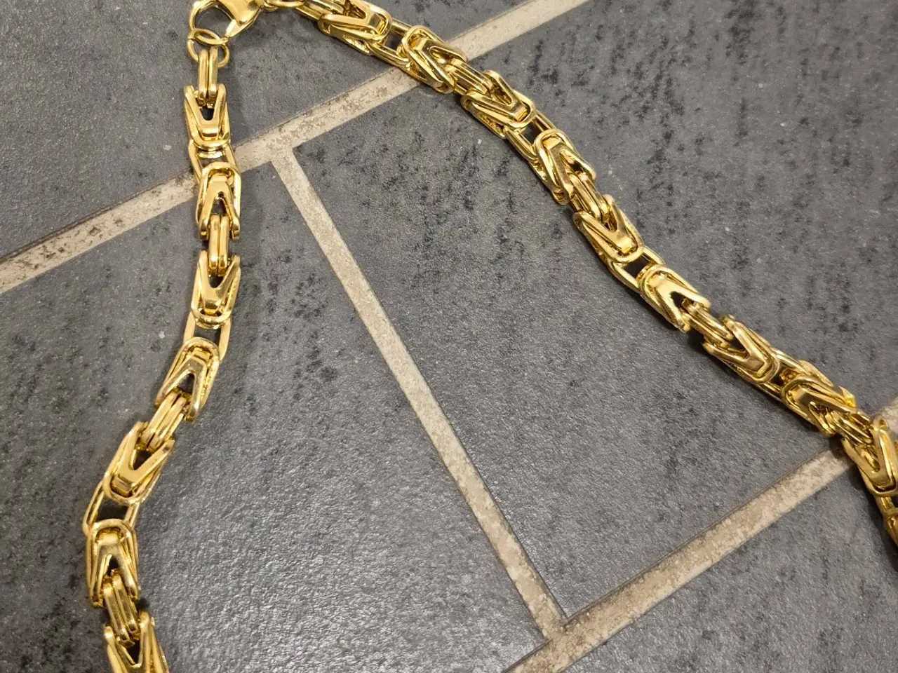 Billede 3 - 6mm firkantet kongekæde, goldfilled.