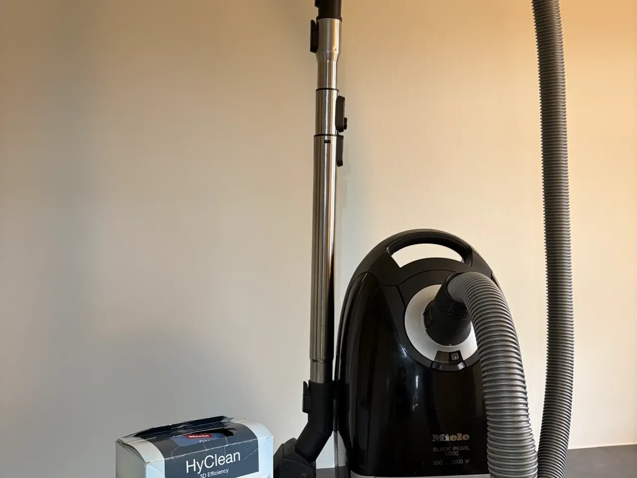 Billede 1 - Miele Black Pearl 5000 – kraftig støvsuger m. pose
