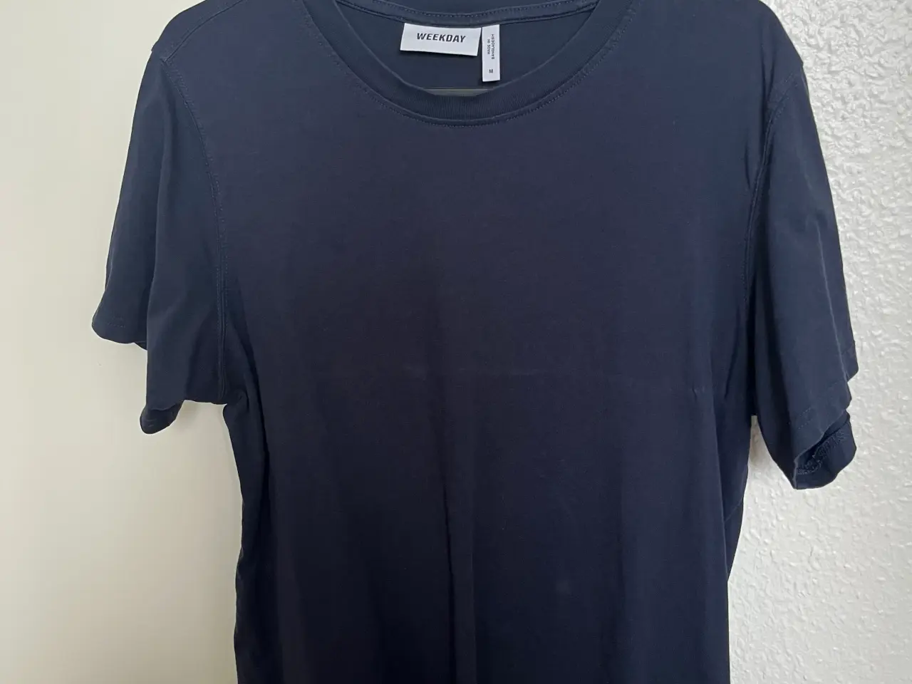 Billede 1 - Mørkeblå weekday t-shirt