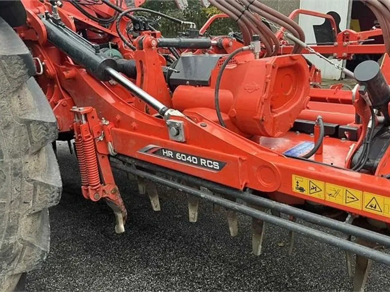 Billede 4 - Kuhn HR6040 med såmaskine Med dobbelt kammer fronttank