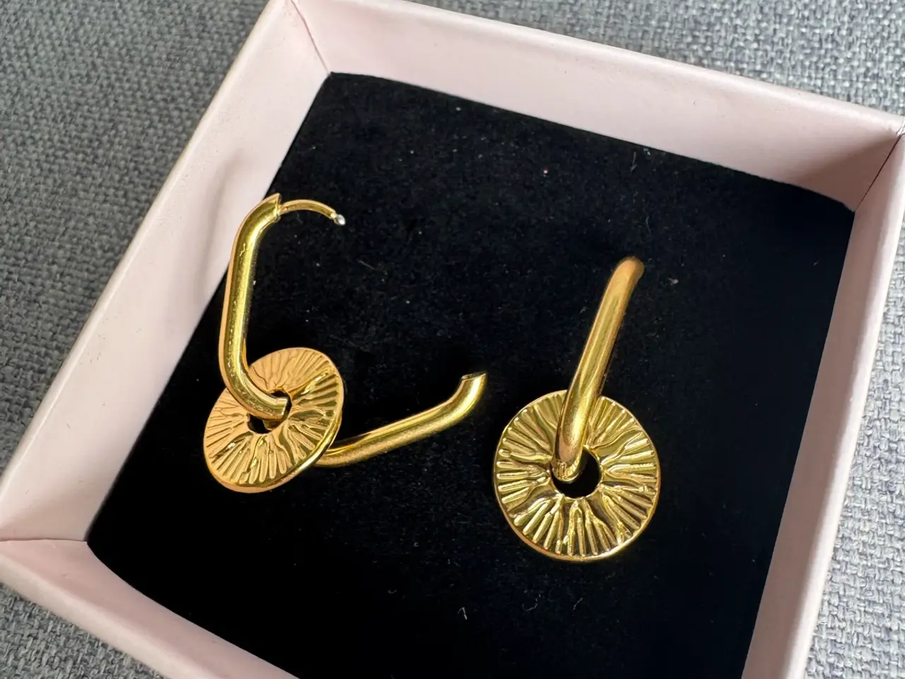 Billede 7 - Coin øreringe i rustfrit stål med 18k guld belægni