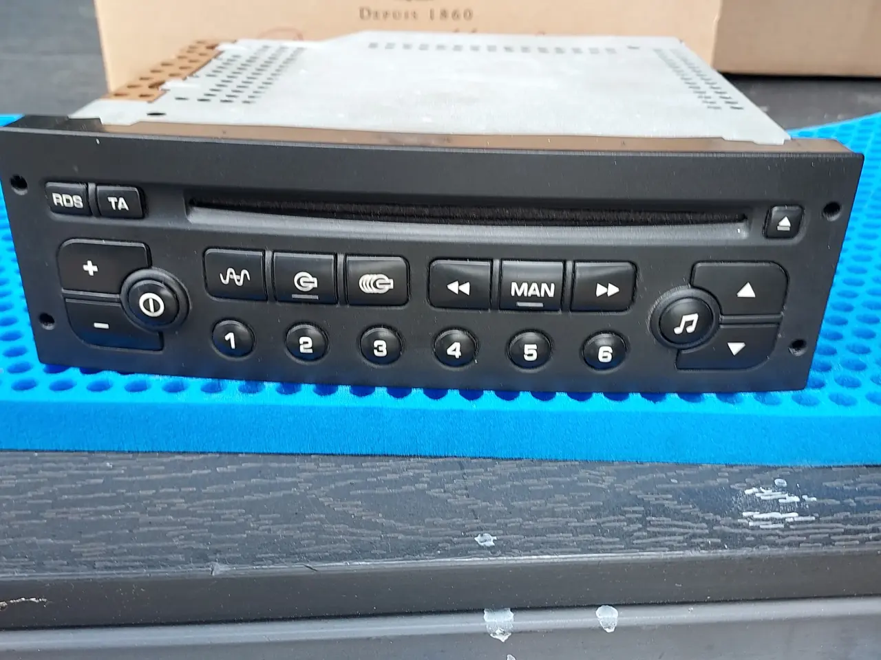 Billede 1 - Original Autoradio med CD til peugeot 206 CC