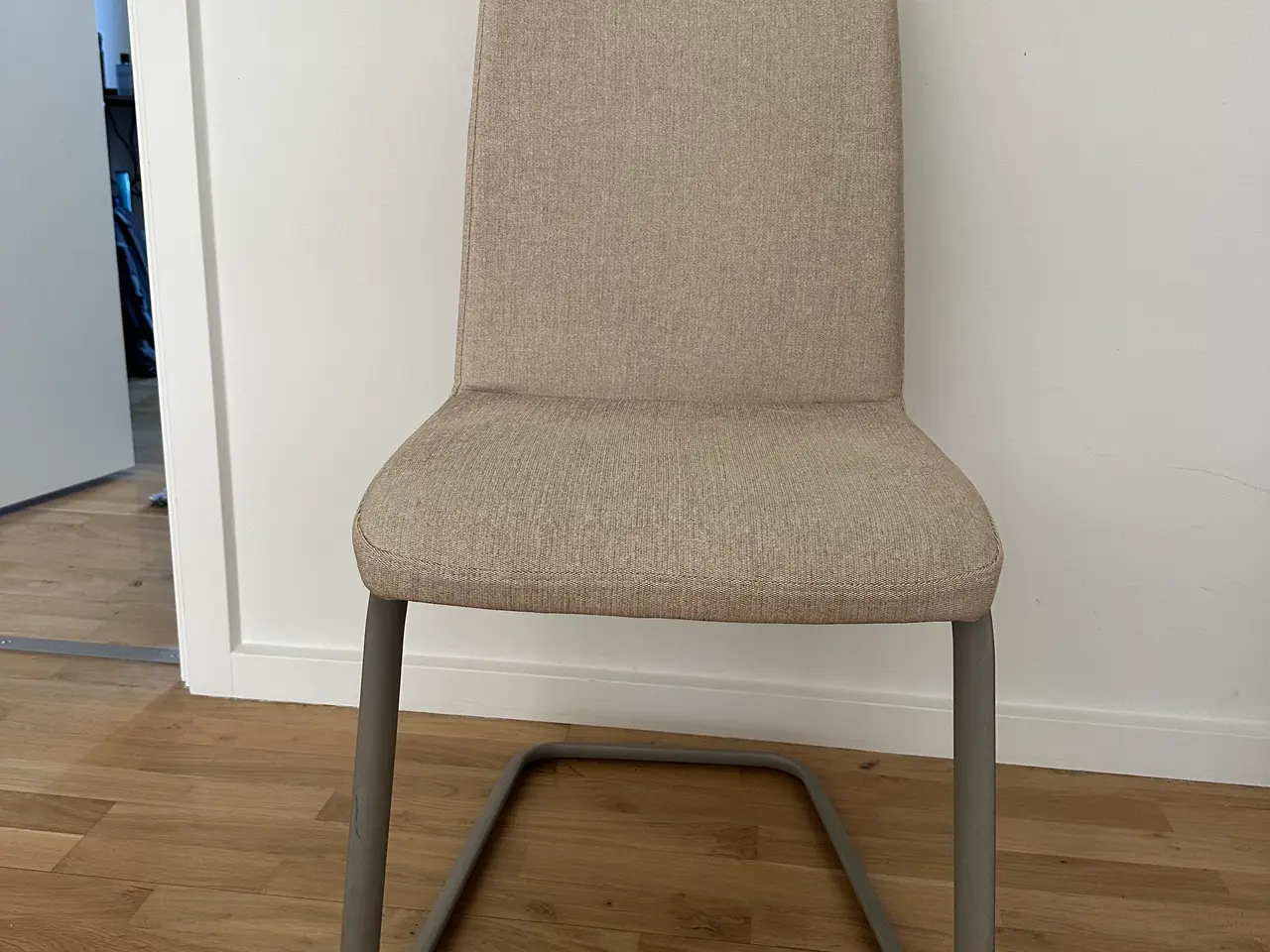 Billede 1 - 6 spisebordsstole sælges samlet pris – flot beige 
