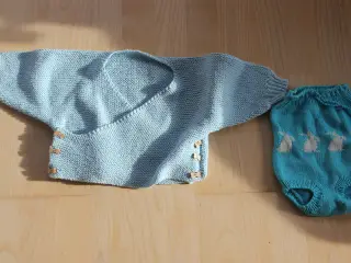 Bluse og ble underbukser/shorts, Hjemmestrikkede