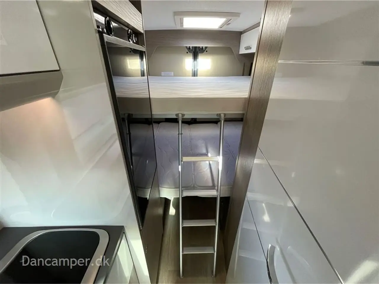 Billede 23 - 2023 - Chausson ROAD LINE V594 VIP MAX UNDER KLARGØRING! Super spændende, kort van med to dobbeltsenge på tværs i køjesystem. 2,2, L motor , 140 HK, solcelle og markise m.m.