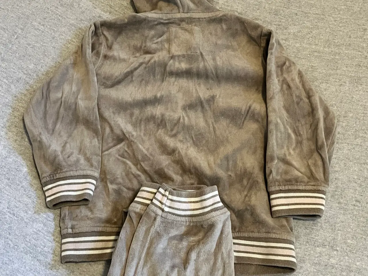 Billede 2 - Fleece sæt fra H&M. 
