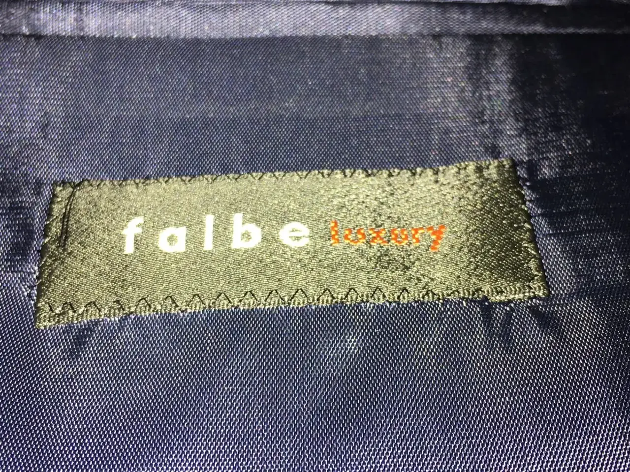 Billede 2 - Fabel luxury habit jakke str 60/XXL