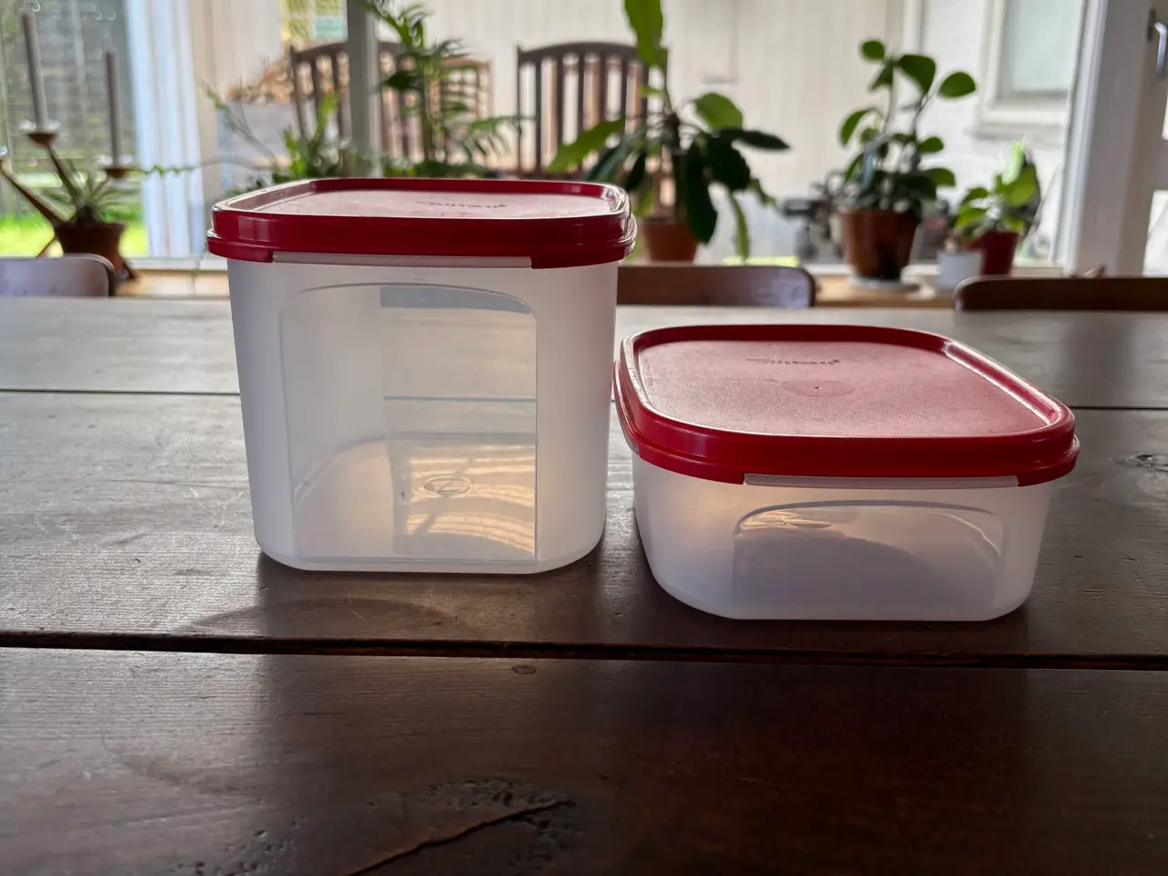 Billede 1 - Tupperware opbevaringsbøtter med rødt låg