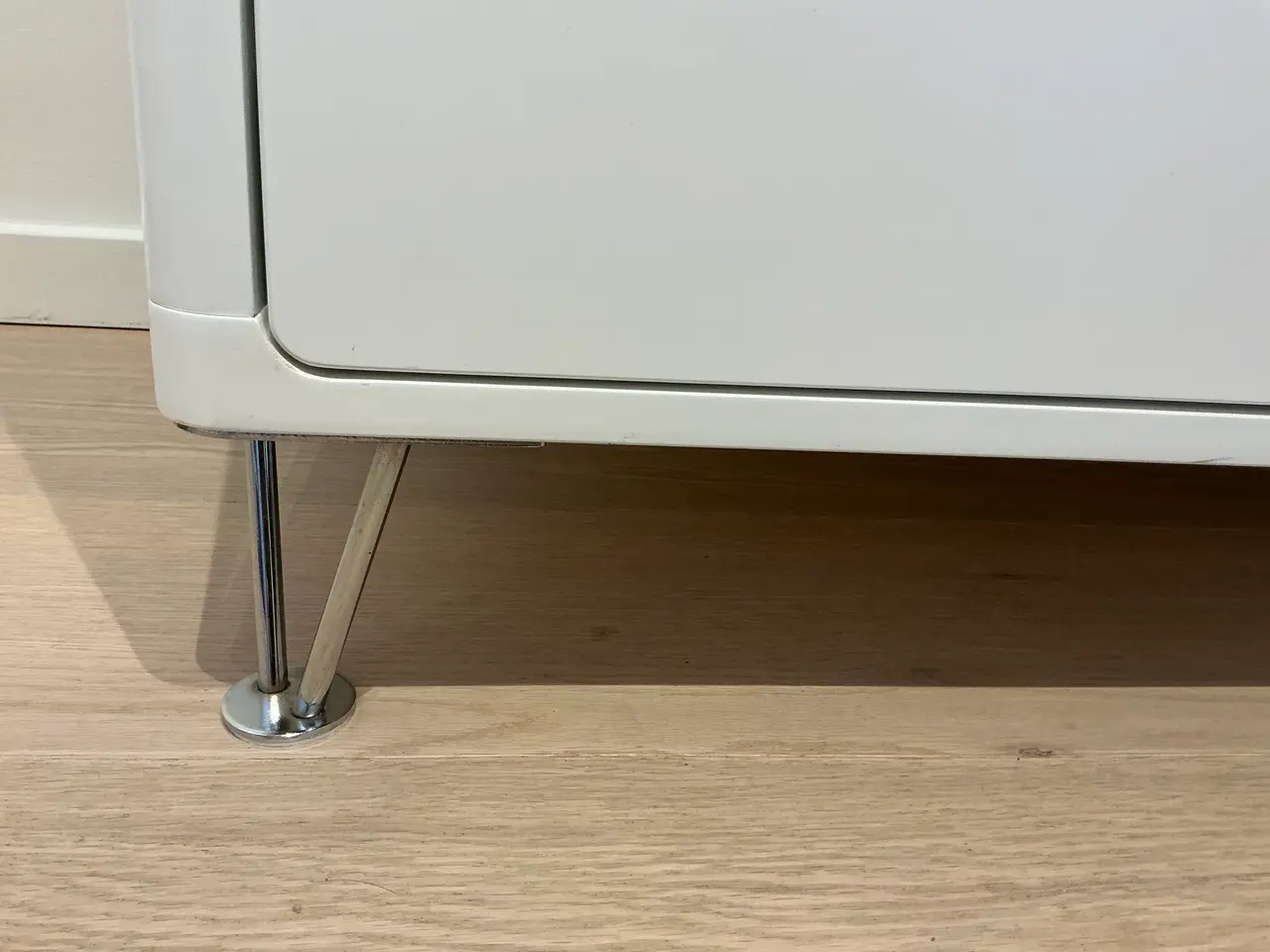 Billede 5 - Nærmest ny hvid kommode