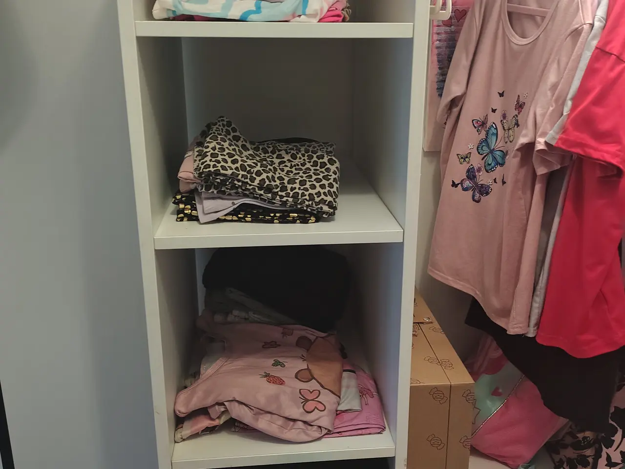 Billede 2 - IKEA klædeskab til børneværelse – 50 kr