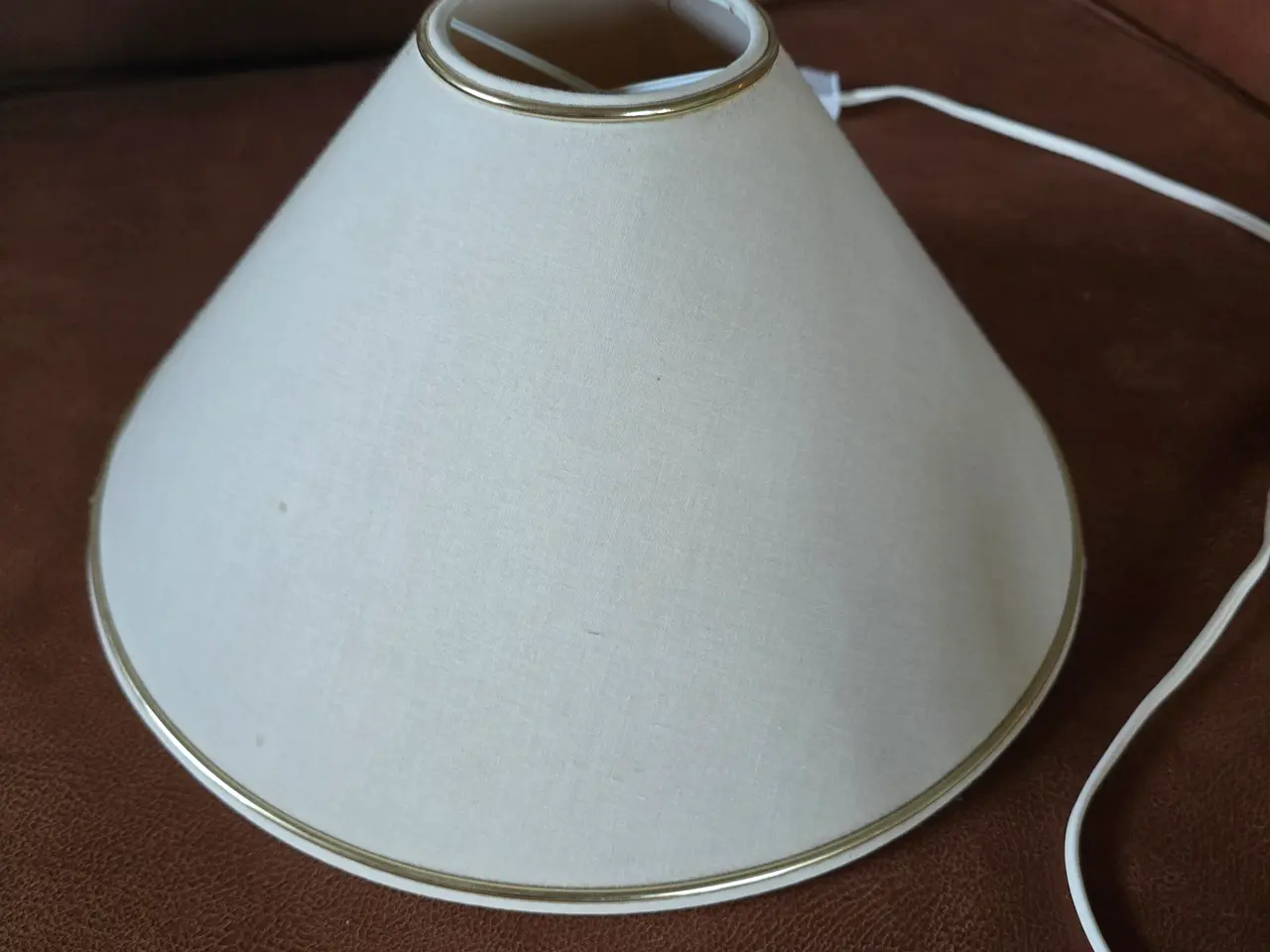 Billede 2 - Smuk klassisk Heiberg bordlampe – Flot messingbund