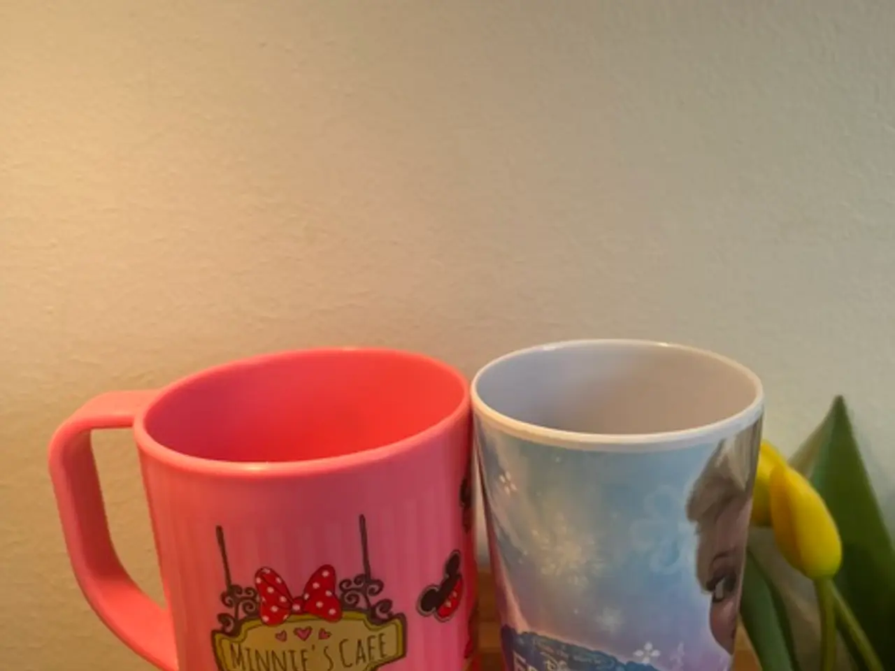 Billede 2 - 2 søde Disney melaminkrus - Frost og Minnie Mouse
