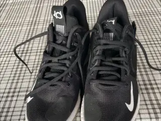 Nike dame basketsko str 37,5.