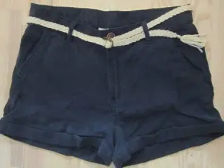 Str. 34 (XS), mørkeblå shorts m. bælte