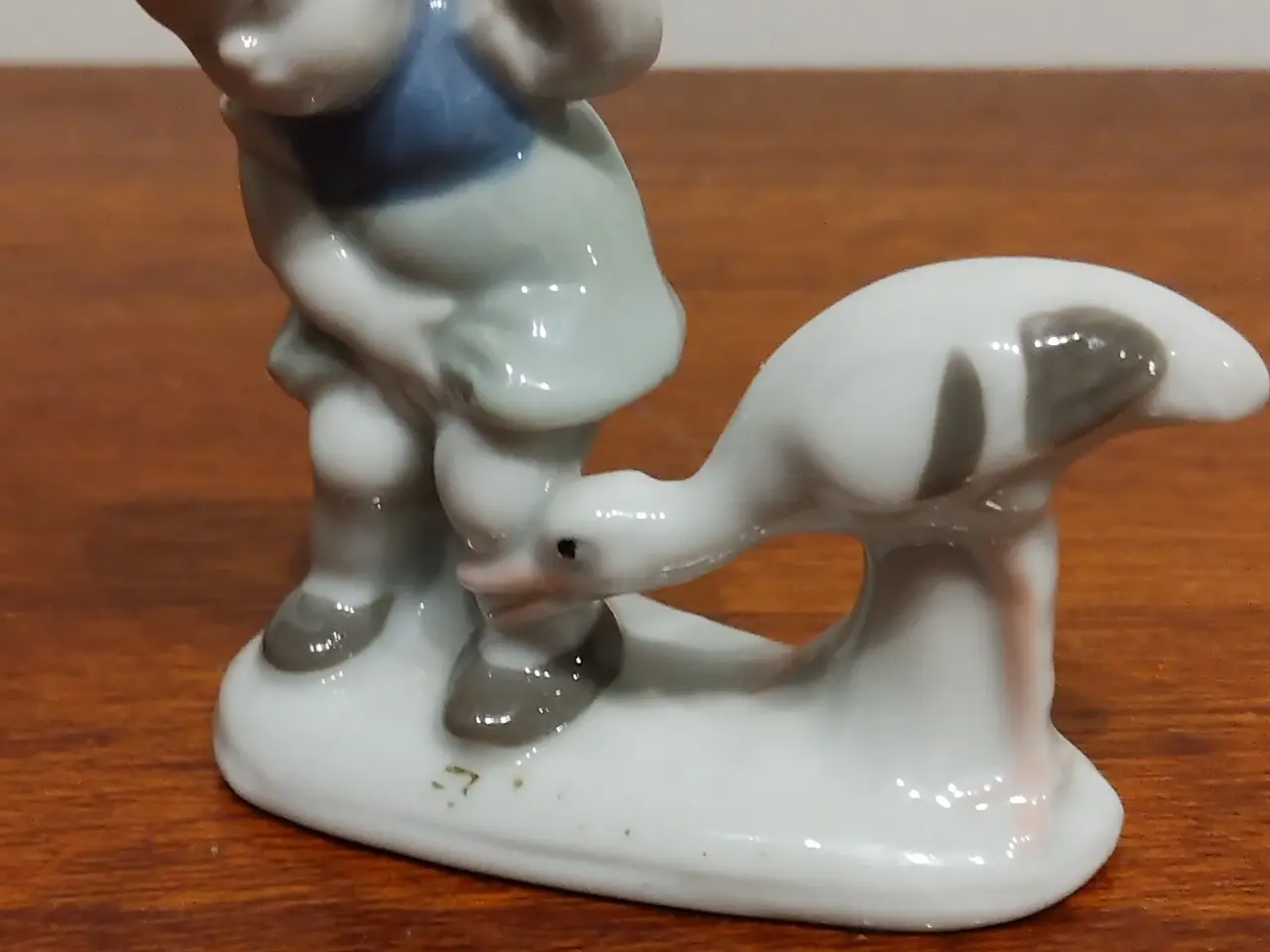 Billede 1 - Lille porcelæns figur