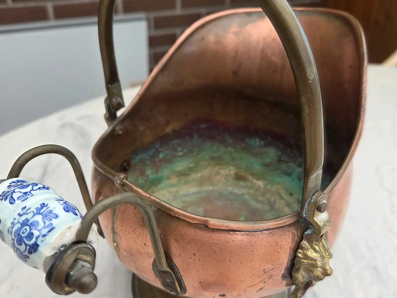 Billede 2 - Antik kobberkande med porcelæn håndtag.