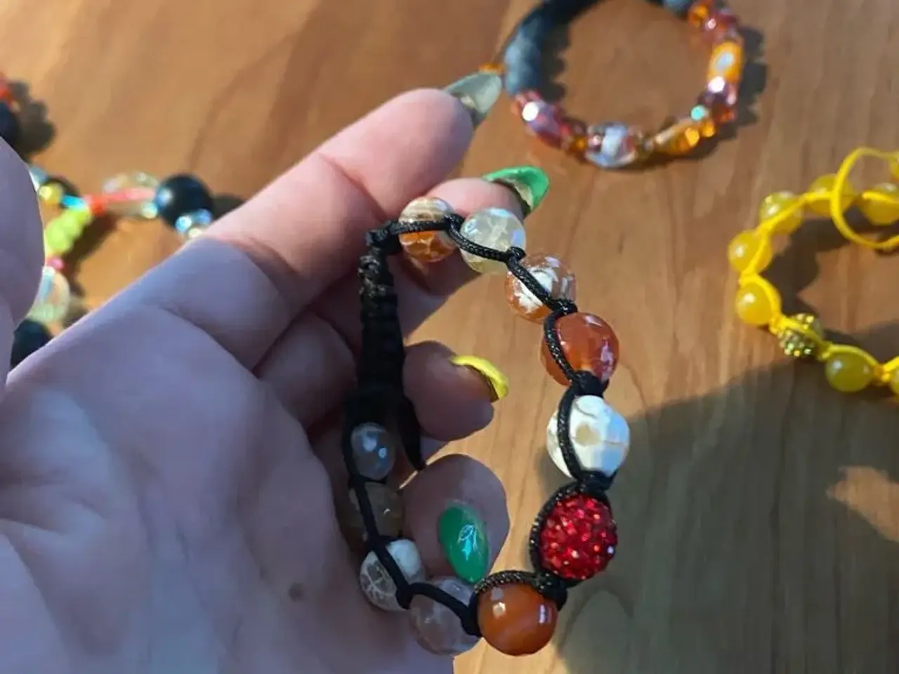 Billede 4 - Nye knyttede armbånd