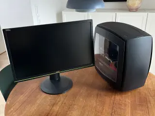 Gaming setup (PC + Skærm + Headset)