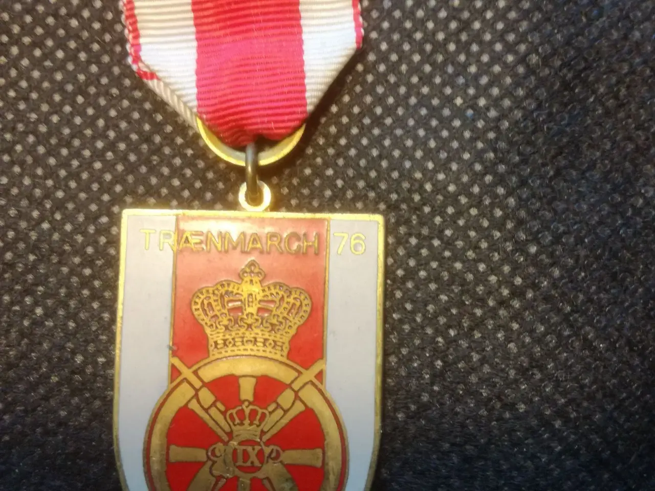 Billede 5 - Militærmærker,pins og medaljer