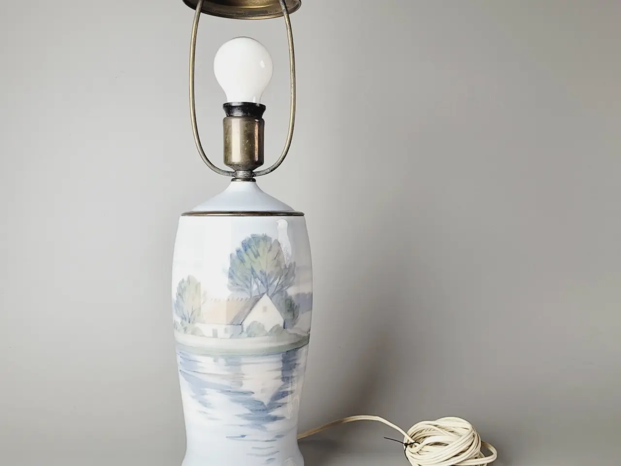 Billede 1 - ⭐️· Bing & Grøndahl porcelænslampe (model 8566)