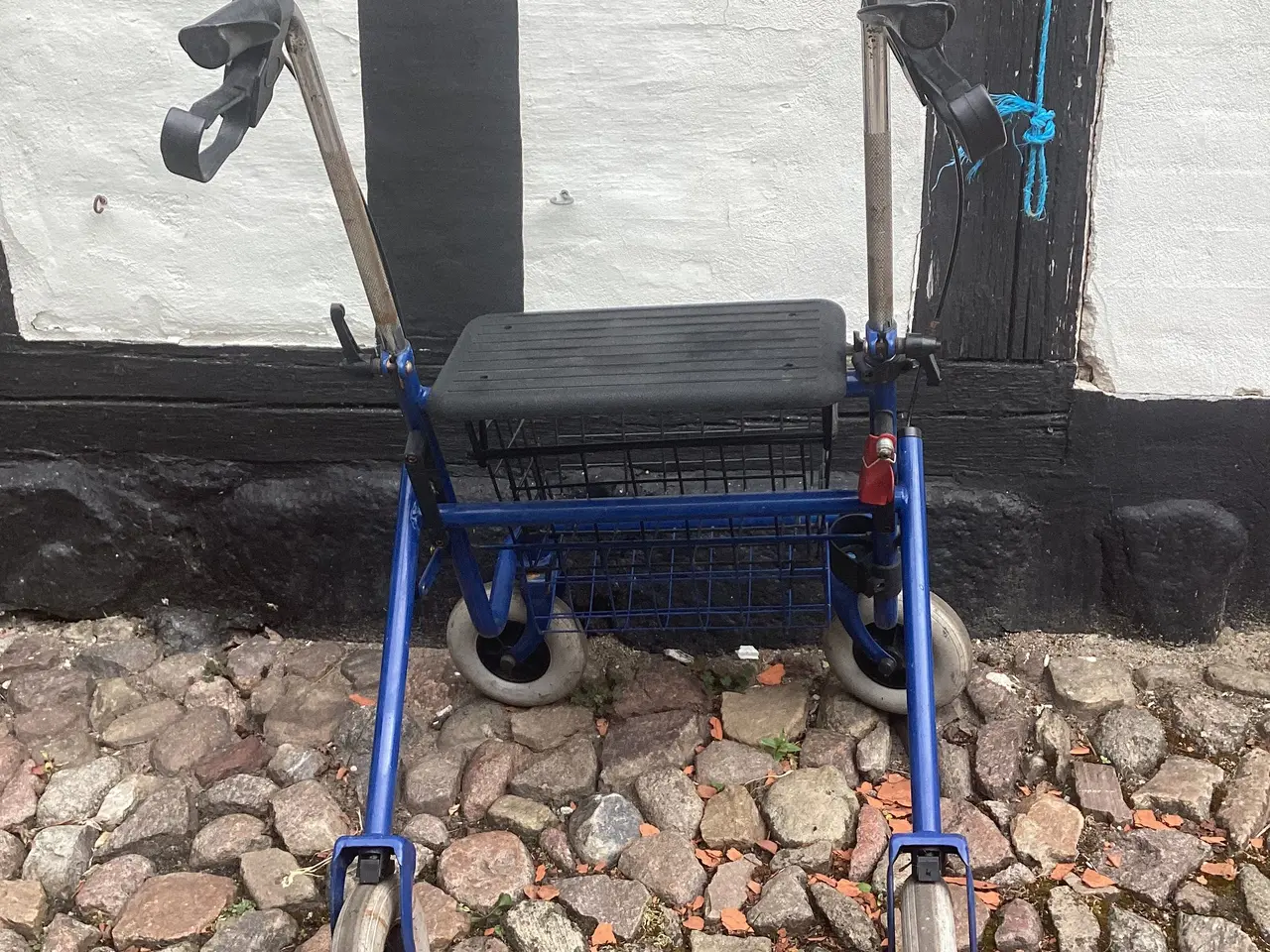Billede 3 - Rollator med kurv