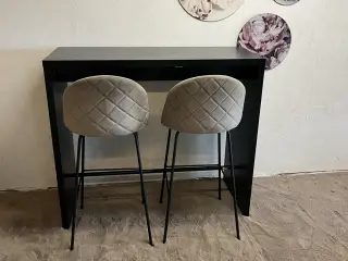 2 barstole og barbord
