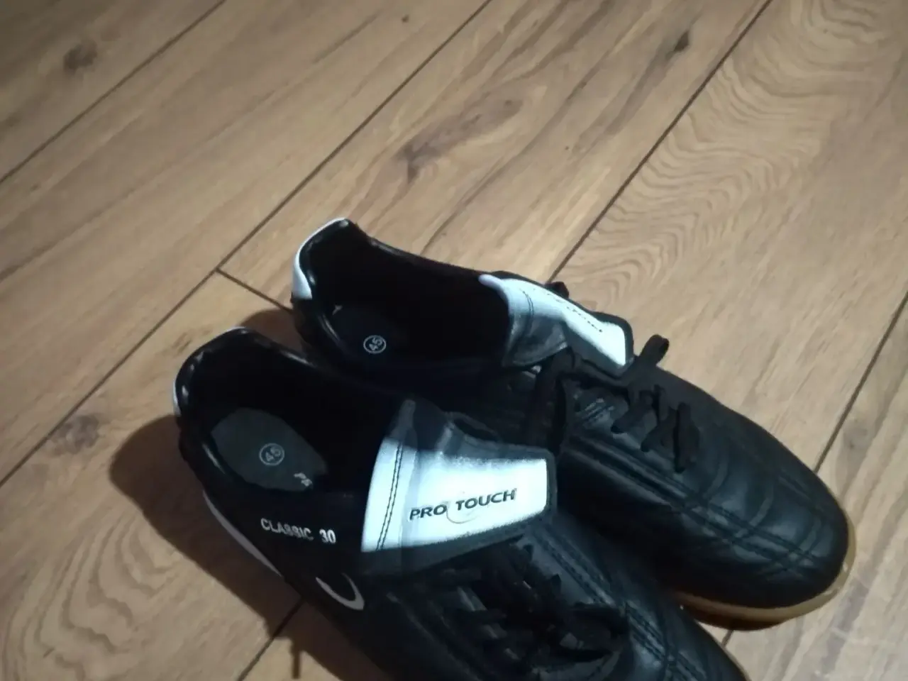 Billede 2 - Sportssko, PRO TOUCH CLASSIC 30.