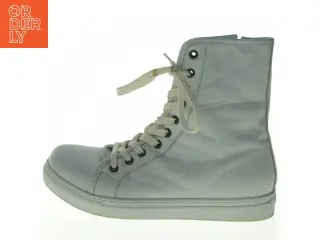 Hvid højtop sneaker fra Andrea Conti (str. 39)