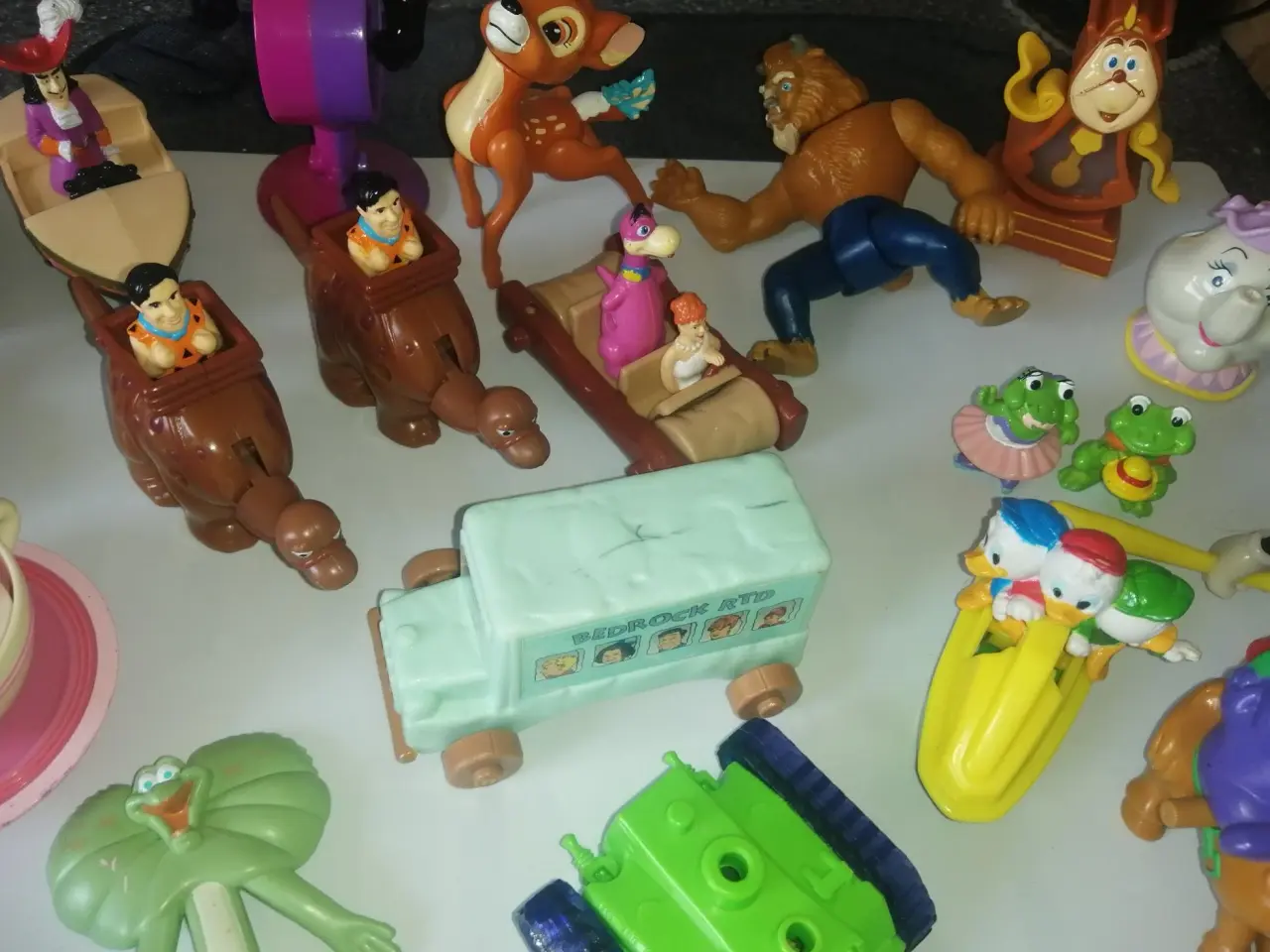 Billede 4 - 23 FIGURER,BL.A. DISNEY, FLINTSTONE, SKØNHEDEN OG