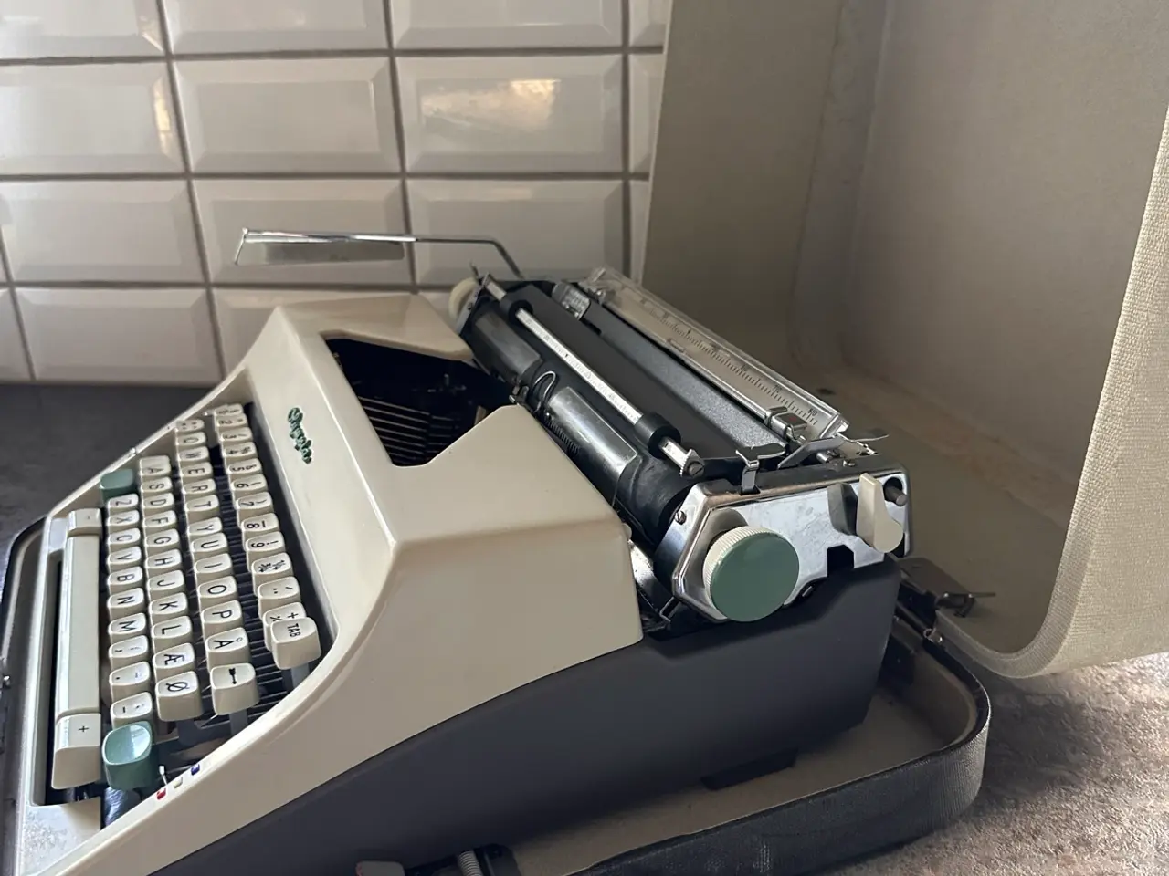 Billede 3 - Retro Olympia skrivemaskine i original kuffert