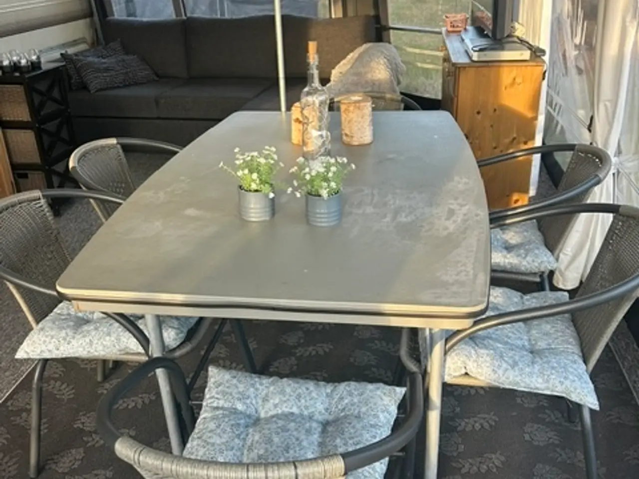 Billede 2 - Campingvogn m 7 sovepladser og 1 år gammel fortelt