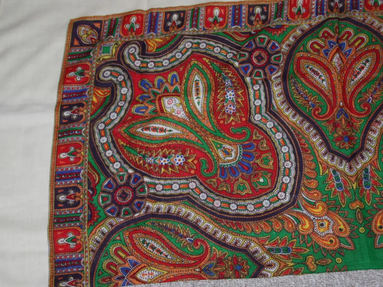 Billede 2 - Uld tørklæde 132 cm x 127 cm