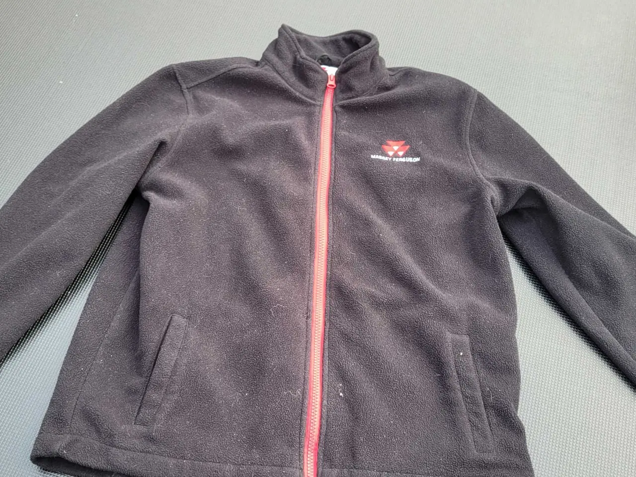 Billede 1 - Fleecejakke str 11-12 år. 150 kr.