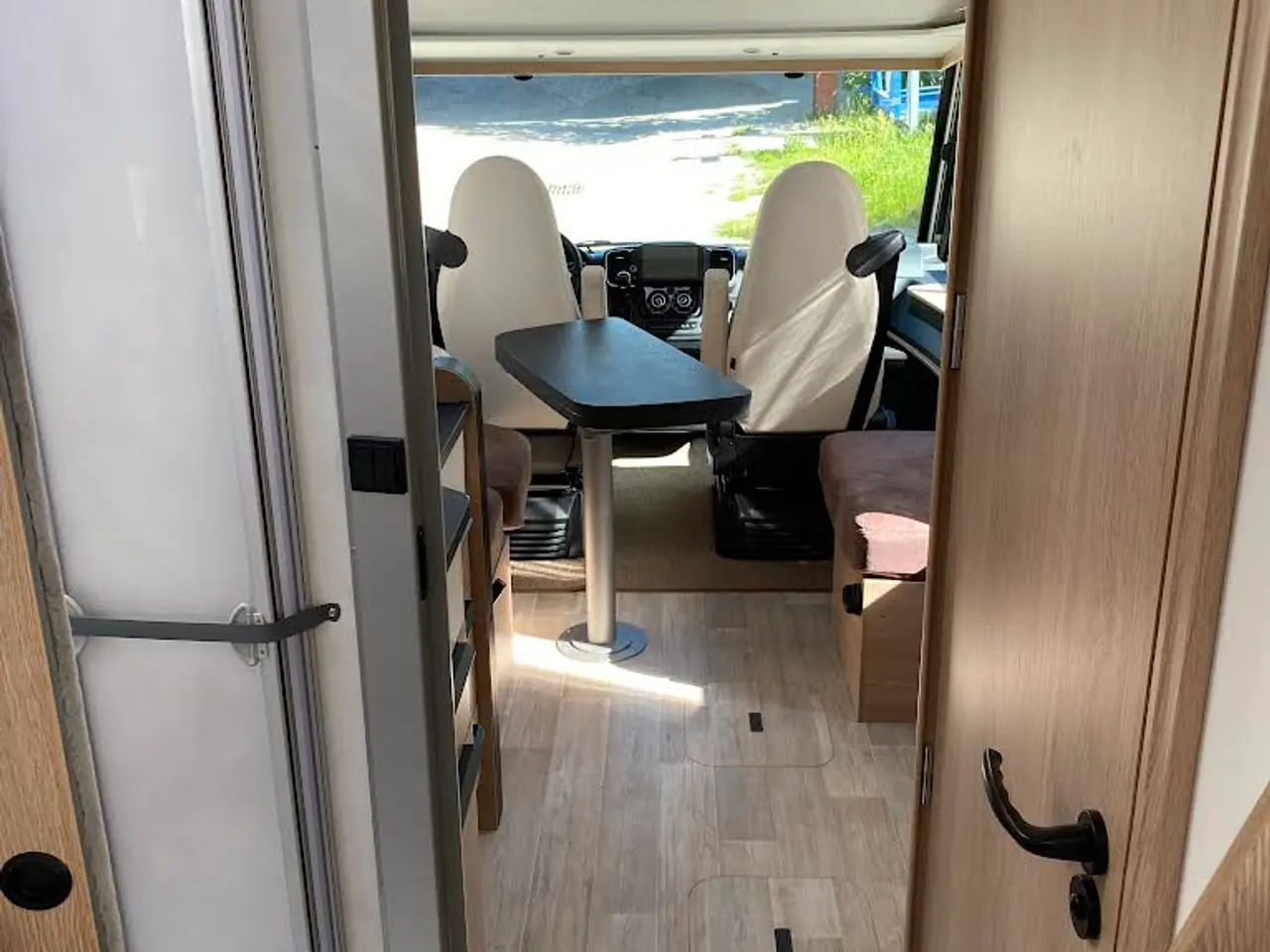 Billede 4 - Mooveo Int 74EBF Fuld integreret autocamper