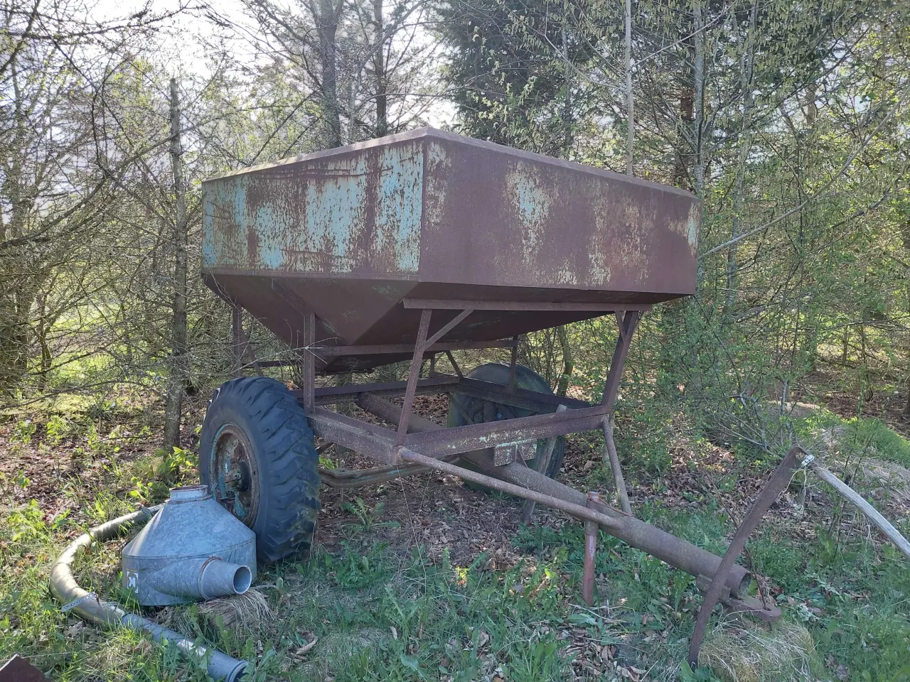 Billede 3 - Traktor redskaber og kornvogne