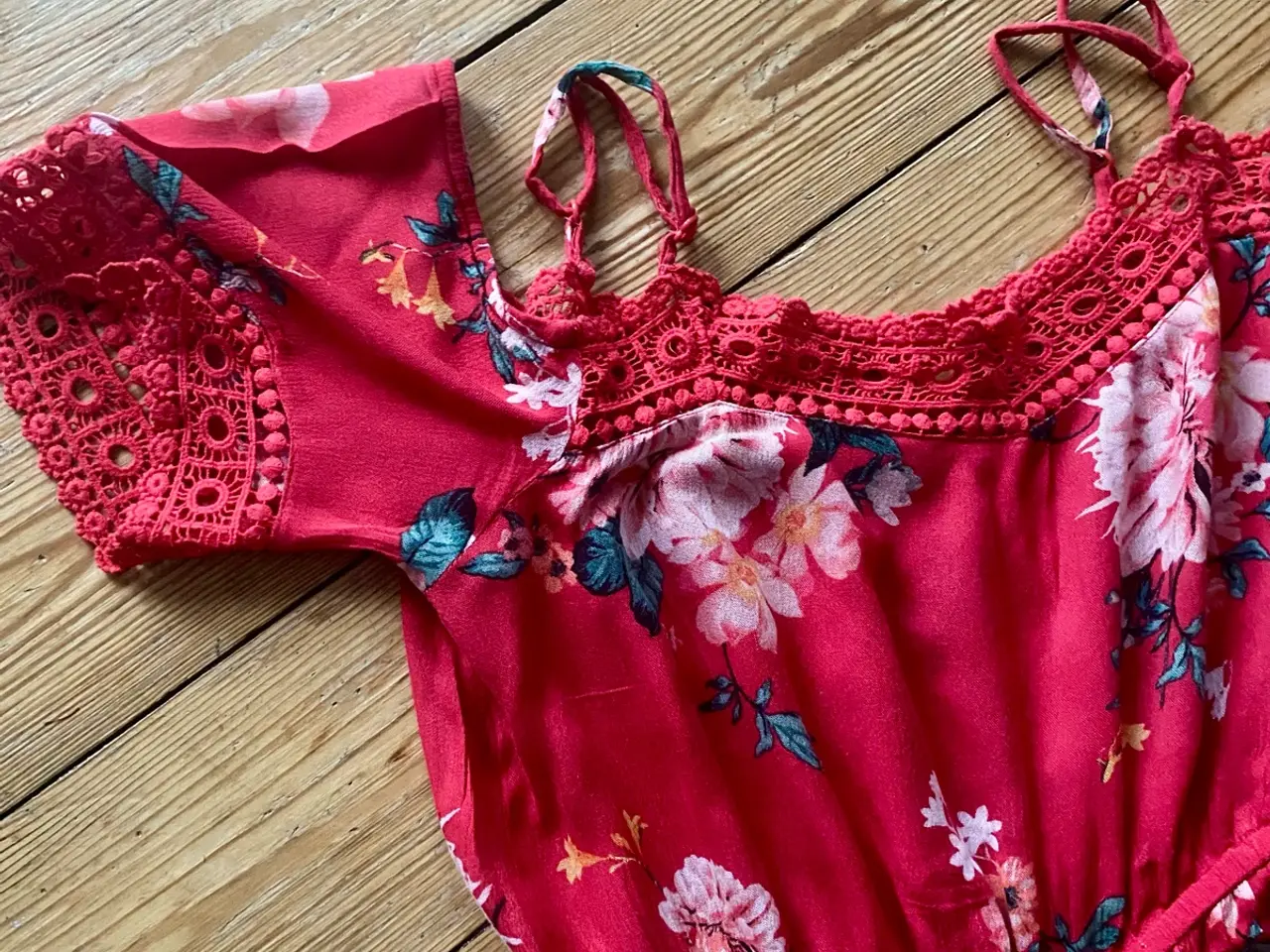 Billede 2 - Gina tricot sommerdragt 36